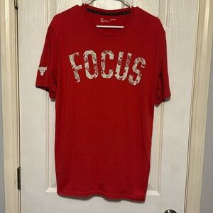 Under Armour short sleeve men’s short, size large, great condition
